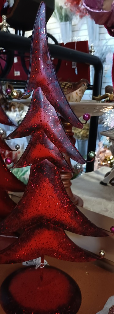 Tree Red Metal Design