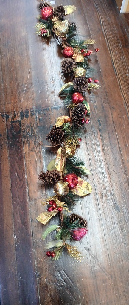 Garland Pinecone Gold Fruit