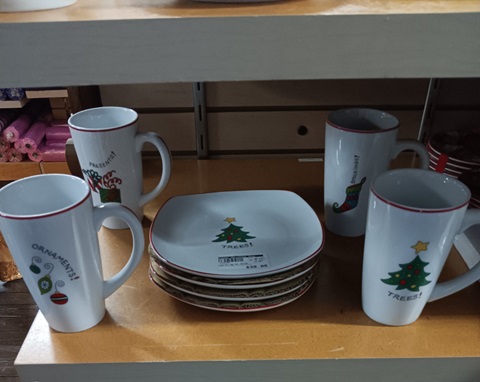 Holiday Plates And Mugs Set