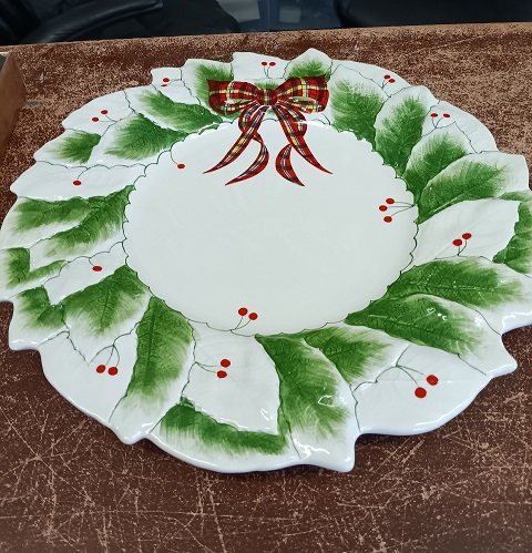 Platter Wreath Embossed Design