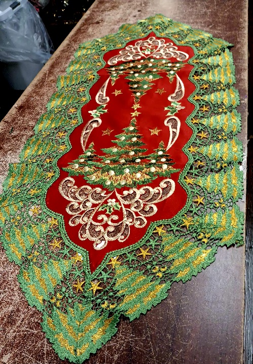 Table Runner Lace Green Tree Small