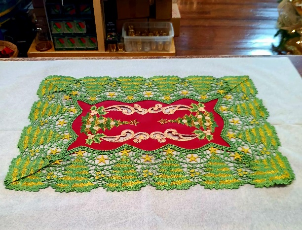 Placemat Green Lace Tree Design